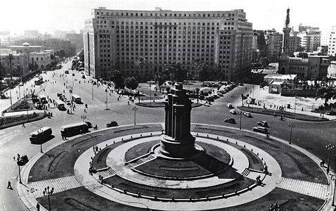 granite pillar with Mogamaa Bldg in background