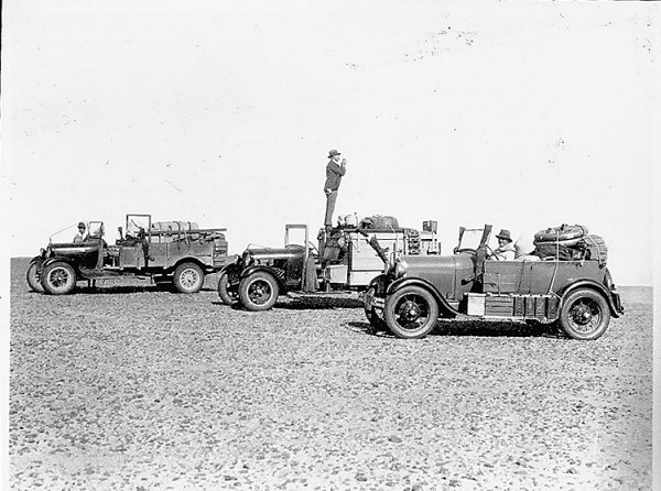 lrdg-cars.jpg - 84944 Bytes